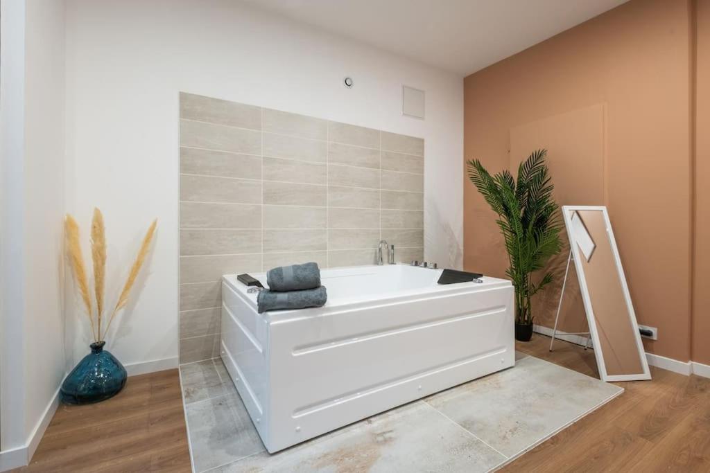 Charmant Cocon Avec Jacuzzi - Bordeaux Centre Exterior foto
